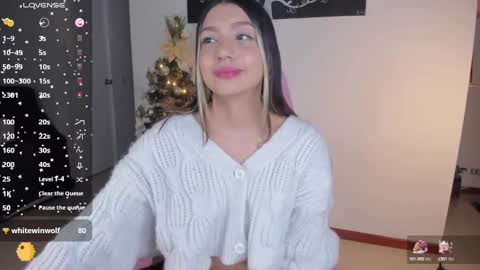 Snapshot of h3y_mia3 chatting on 01/05/25, 06:35 Paulina  online show from 01/05/25, 06:35