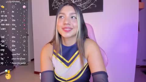 Snapshot of h3y_mia3 chatting on 01/15/25, 01:23 Paulina  online show from 01/15/25, 01:23