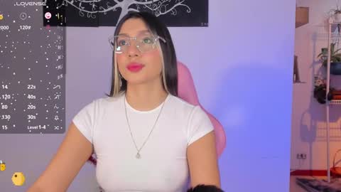 Snapshot of h3y_mia3 chatting on 02/21/25, 05:24 Paulina  online show from 02/21/25, 05:24