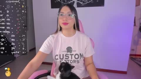 Snapshot of h3y_mia3 chatting on 02/23/25, 06:39 Paulina  online show from 02/23/25, 06:39