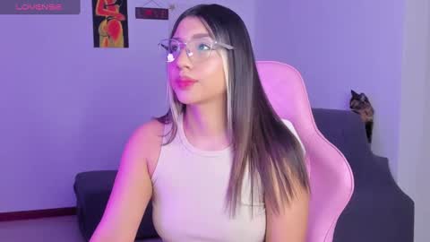 Snapshot of h3y_mia3 chatting on 03/02/25, 05:23 Paulina  online show from 03/02/25, 05:23