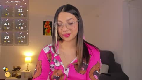 Snapshot of h3y_mia3 chatting on 03/03/25, 06:26 Paulina  online show from 03/03/25, 06:26