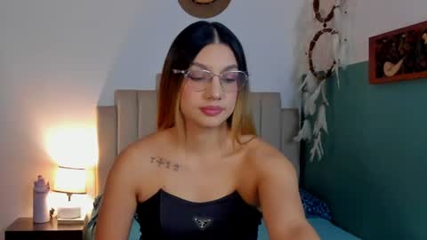 Snapshot of h3y_mia3 chatting on 06/12/26, 03:38 Paulina online show from 06/12/26, 03:38