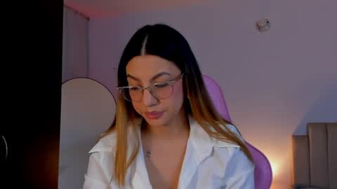 Snapshot of h3y_mia3 chatting on 07/23/26, 01:58 Paulina online show from 07/23/26, 01:58