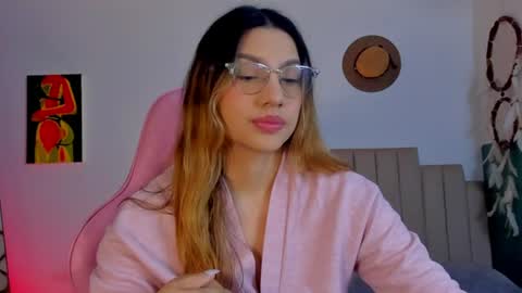 Snapshot of h3y_mia3 chatting on 07/24/26, 02:53 Paulina online show from 07/24/26, 02:53