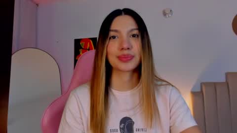 Snapshot of h3y_mia3 chatting on 07/25/26, 03:04 Paulina online show from 07/25/26, 03:04