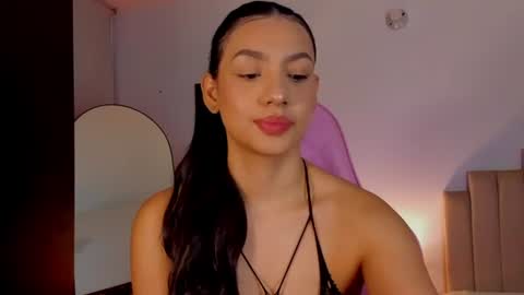 Snapshot of h3y_mia3 chatting on 07/30/26, 04:11 Paulina online show from 07/30/26, 04:11