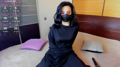 Linda online show from 09/28/25, 04:07
