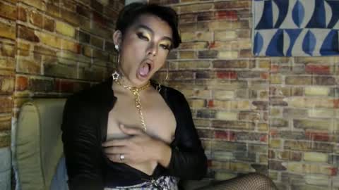 Snapshot of hadasam26 chatting on 02/05/25, 04:25 SAM online show from 02/05/25, 04:25