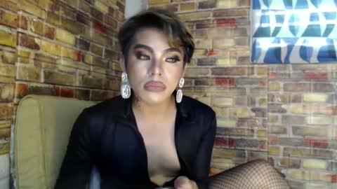 Snapshot of hadasam26 chatting on 02/10/25, 06:09 SAM online show from 02/10/25, 06:09