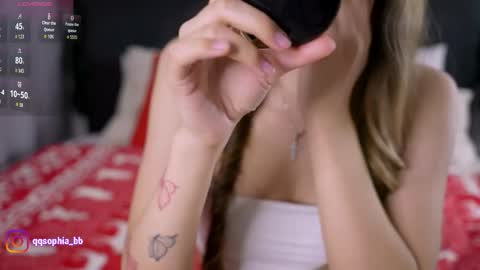 Snapshot of hadleynichols chatting on 12/20/25, 01:12 Hi Im Rebecca Glad to see you in my room PVT is open online show from 12/20/25, 01:12