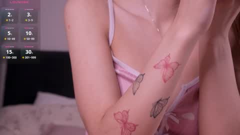 Snapshot of hadleynichols chatting on 02/06/26, 01:32 Hi Im Rebecca Glad to see you in my room PVT is open online show from 02/06/26, 01:32