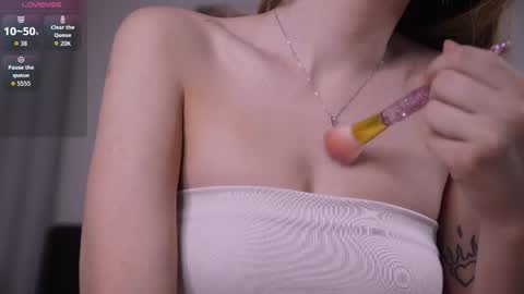 Snapshot of hadleynichols chatting on 02/12/26, 01:11 Hi Im Rebecca Glad to see you in my room PVT is open online show from 02/12/26, 01:11