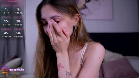 Snapshot of hadleynichols chatting on 02/23/26, 01:36 Hi Im Rebecca Glad to see you in my room PVT is open online show from 02/23/26, 01:36