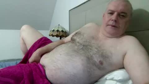 Snapshot of haggisstop chatting on 11/12/25, 02:28 haggisstop online show from 11/12/25, 02:28