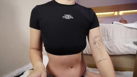 Hailey online show from 11/04/25, 02:16