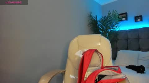 hailey_bieber_ online show from 02/16/26, 08:49