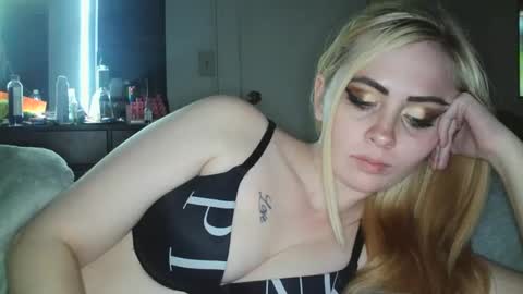 Snapshot of haileyakuma69 chatting on 12/18/24, 07:58 Hailey and d online show from 12/18/24, 07:58