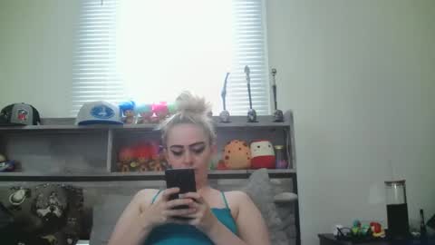 Snapshot of haileyakuma69 chatting on 12/22/24, 08:47 Hailey and d online show from 12/22/24, 08:47