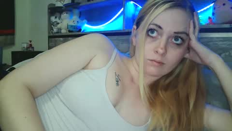 Snapshot of haileyakuma69 chatting on 02/11/25, 11:54 Hailey and d online show from 02/11/25, 11:54
