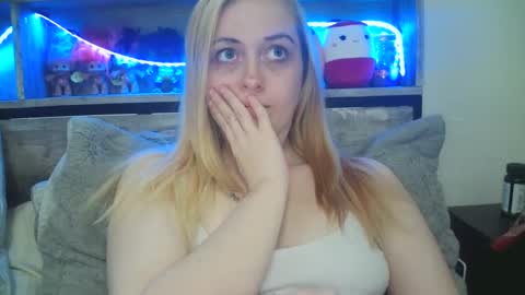 Snapshot of haileyakuma69 chatting on 02/13/25, 10:33 Hailey and d online show from 02/13/25, 10:33