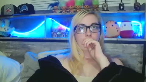 Snapshot of haileyakuma69 chatting on 02/24/25, 01:35 Hailey and d online show from 02/24/25, 01:35