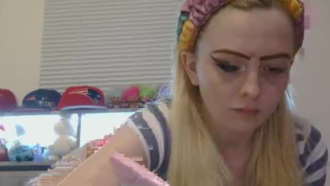 Hailey and d online show from 02/05/26, 11:53