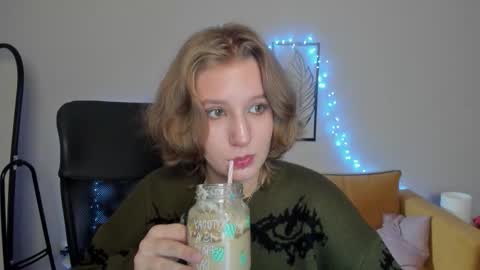 Hailey online show from 10/01/25, 08:53