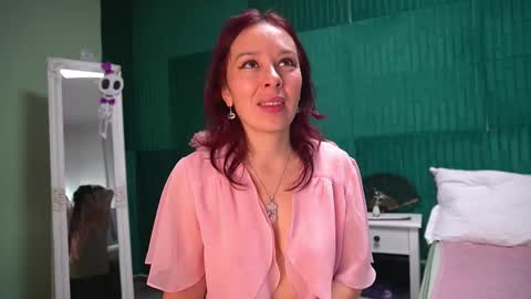 Hailey online show from 11/05/25, 04:23