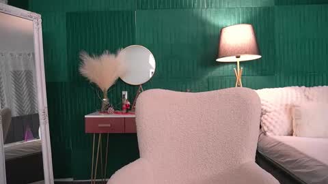 Hailey online show from 12/17/25, 04:18