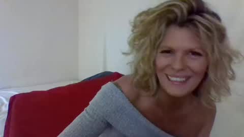 Snapshot of haileys123 chatting on 12/12/24, 03:32 Hailey online show from 12/12/24, 03:32