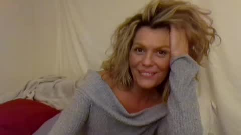Snapshot of haileys123 chatting on 01/08/25, 03:08 Hailey online show from 01/08/25, 03:08