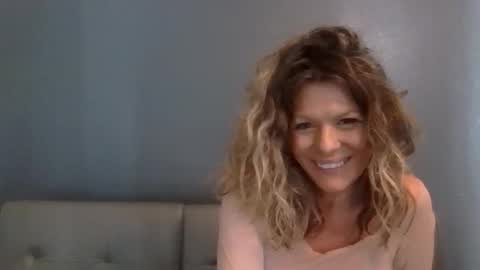 Hailey online show from 11/10/25, 07:24