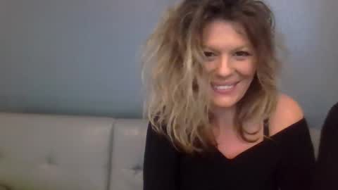 Hailey online show from 11/12/25, 07:46