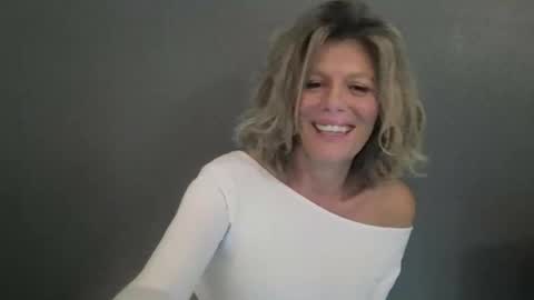 Hailey online show from 04/22/26, 06:42