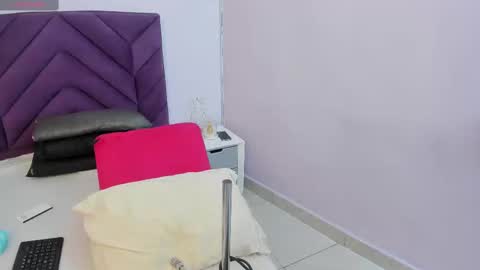 haileystonei online show from 02/17/25, 12:05