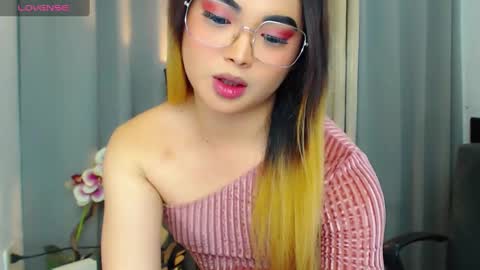 Snapshot of hailywilson chatting on 02/28/25, 07:46 haily online show from 02/28/25, 07:46