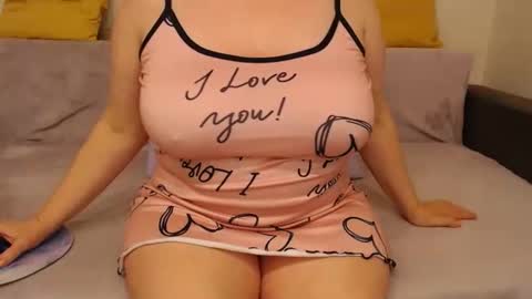 Snapshot of hairy_vi chatting on 06/03/26, 10:59 hairy vicky online show from 06/03/26, 10:59