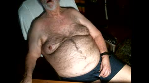 hairybear813 online show from 05/18/26, 03:57