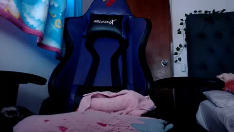 Snapshot of hairyluna chatting on 02/22/25, 07:25 Lunita online show from 02/22/25, 07:25