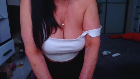 Snapshot of hairypussygranny chatting on 01/16/26, 09:13 Monika online show from 01/16/26, 09:13