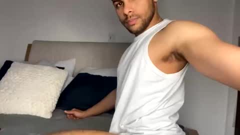 Independent       model  online show from 03/10/25, 11:16