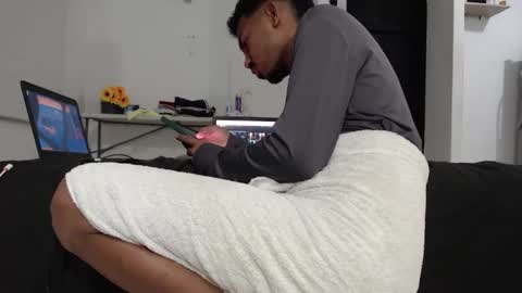 halfenaked17 online show from 12/04/25, 04:00