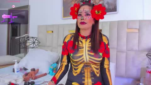 Halie  online show from 11/01/25, 12:56