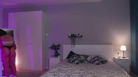 Mary online show from 10/01/25, 02:12