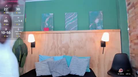 Halley Lorens online show from 10/28/25, 07:05