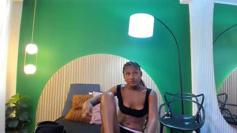 Halley Lorens online show from 11/18/25, 07:18