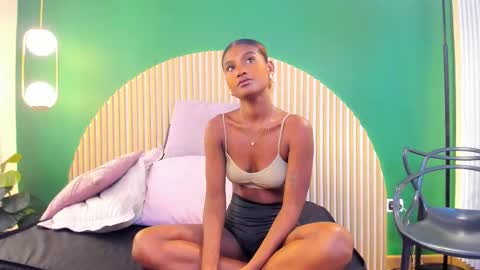 Halley Lorens online show from 02/11/26, 04:56