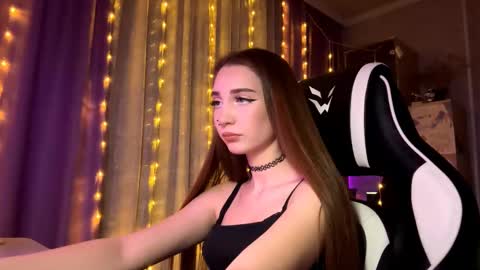 Holly online show from 12/17/25, 07:20