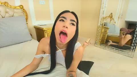 Hallie Stone online show from 11/28/25, 04:09